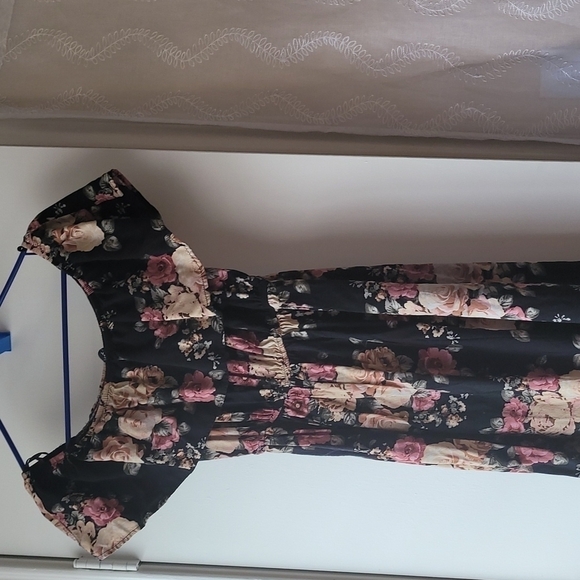 Love J Maxi Dress Floral Off Shoulder Bohemian Size Medium - Picture 4 of 9